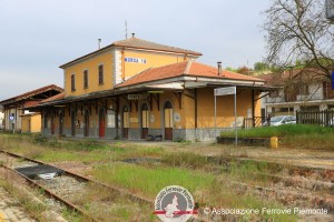 L'abbandono in cui giace la stazione di Moncalvo