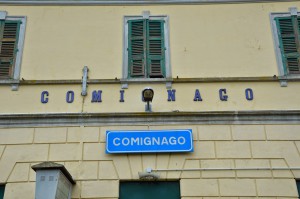 Il raddoppio del nome della stazione di Comignago