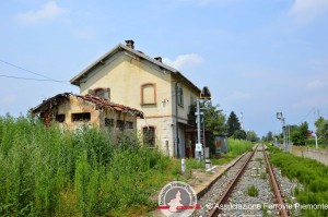 La piccola ed abbandonata stazione di Civalleri Canale