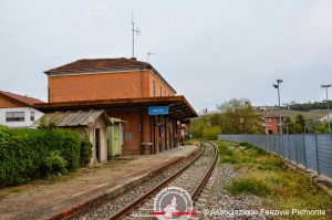 La stazione di Neive, non più adibita all'uso ferroviario da 4 anni