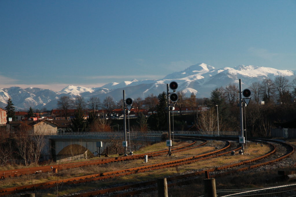 Segnali di partenza all'uscita della stazione di Cuneo Gesso